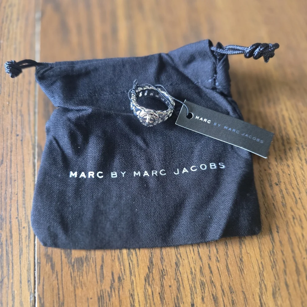 NEW Marc by Marc Jacobs Argento Silvertone Katie Turnlock Ring S/M - Picture 8 of 10